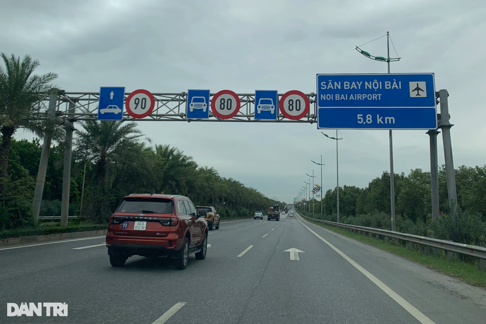 Chạy chậm, bám làn trái trên cao tốc - 1 Chạy chậm, bám làn trái trên cao tốc - 1