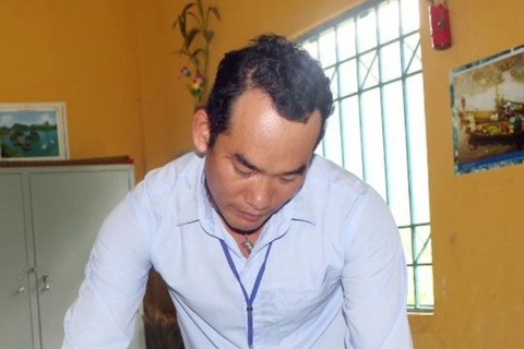 Thầy giáo trẻ lấy tiền lương… nuôi học trò nghèo