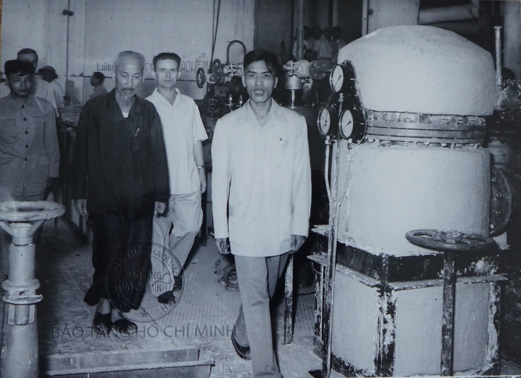 Những hình ảnh tư liệu mới lần đầu trưng bày tại Nhà lưu niệm Bác Hồ - 7 Những hình ảnh tư liệu mới lần đầu trưng bày tại Nhà lưu niệm Bác Hồ - 7