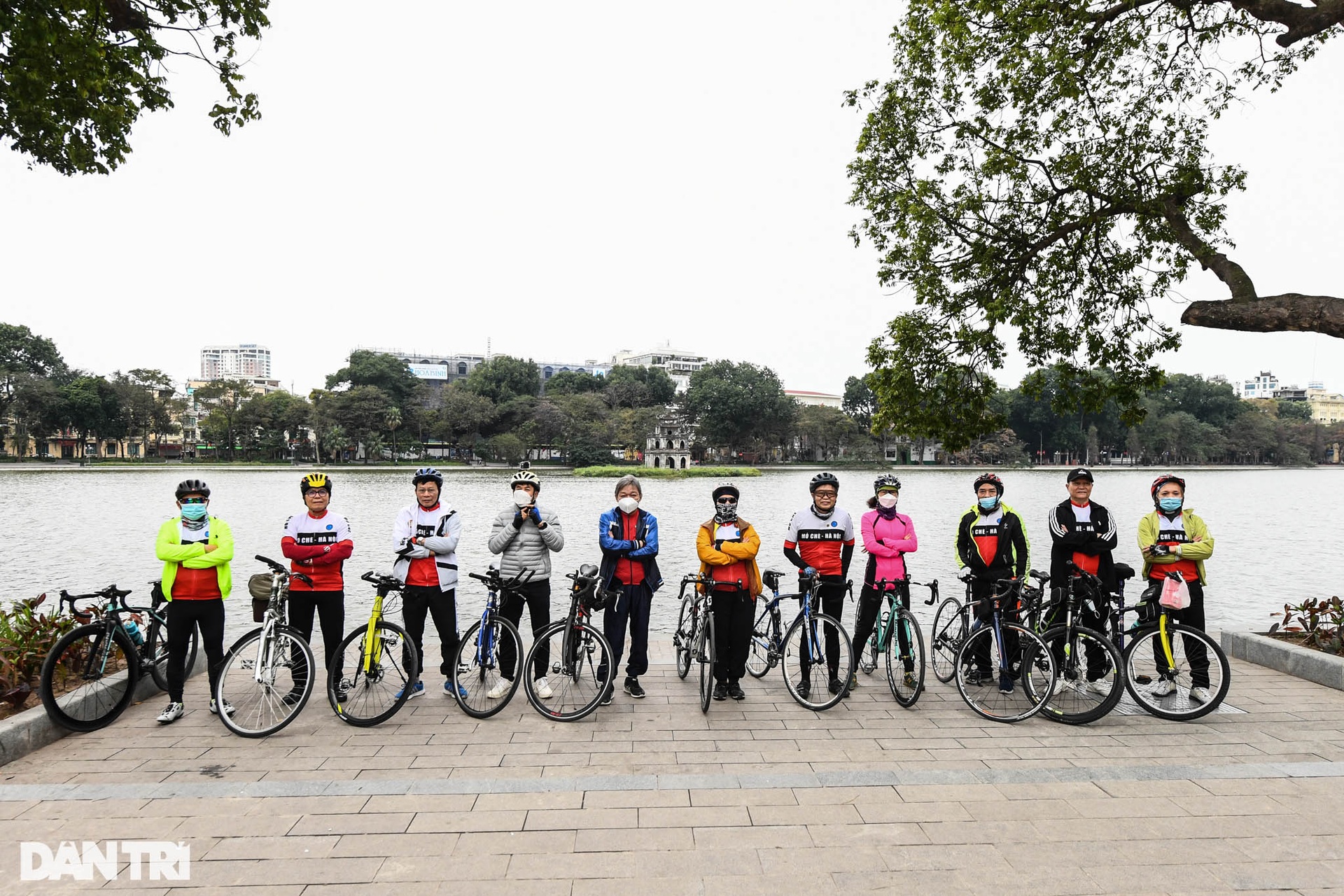 Hà Nội tĩnh mịch, vắng vẻ trong buổi sáng mùng 1 Tết - 15 Hà Nội tĩnh mịch, vắng vẻ trong buổi sáng mùng 1 Tết - 15