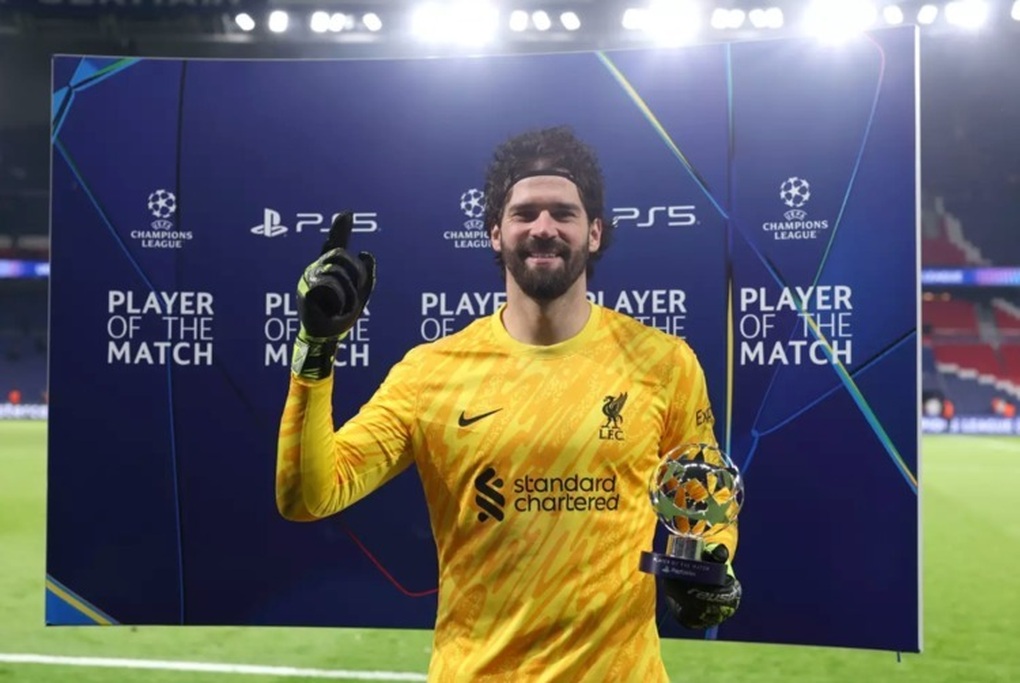 Alisson Becker lập kỷ lục sau màn trình diễn siêu hạng trước PSG - 2 Alisson Becker lập kỷ lục sau màn trình diễn siêu hạng trước PSG - 2