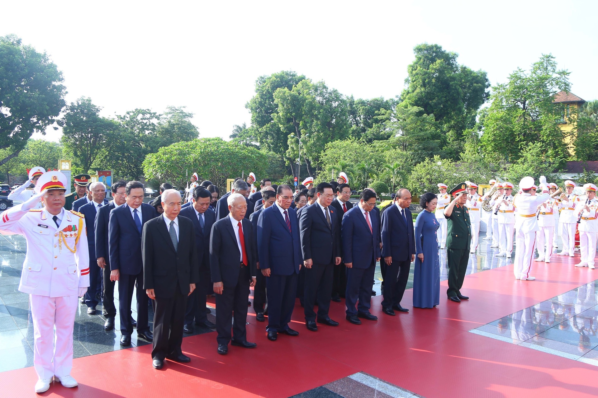 Lãnh đạo Đảng, Nhà nước dâng hương tưởng niệm các anh hùng liệt sĩ - 2 Lãnh đạo Đảng, Nhà nước dâng hương tưởng niệm các anh hùng liệt sĩ - 2