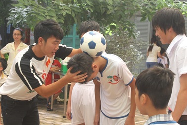 U19 Việt Nam tham gia hoạt động từ thiện tại TPHCM