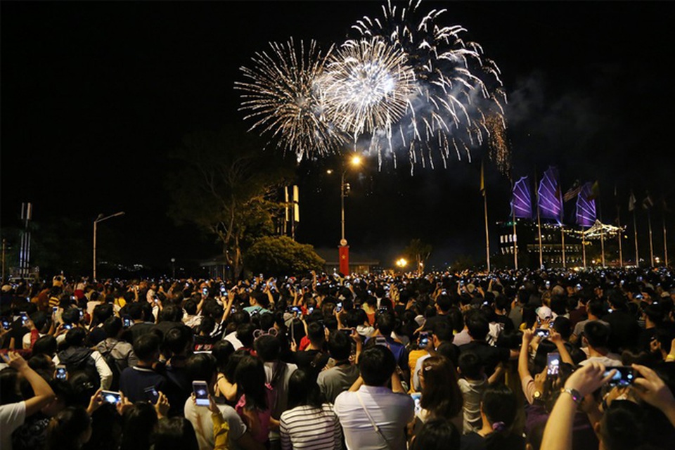 Thường trực Ban Bí thư yêu cầu cân nhắc việc bắn pháo hoa Tết Tân Sửu - 1 Thường trực Ban Bí thư yêu cầu cân nhắc việc bắn pháo hoa Tết Tân Sửu - 1