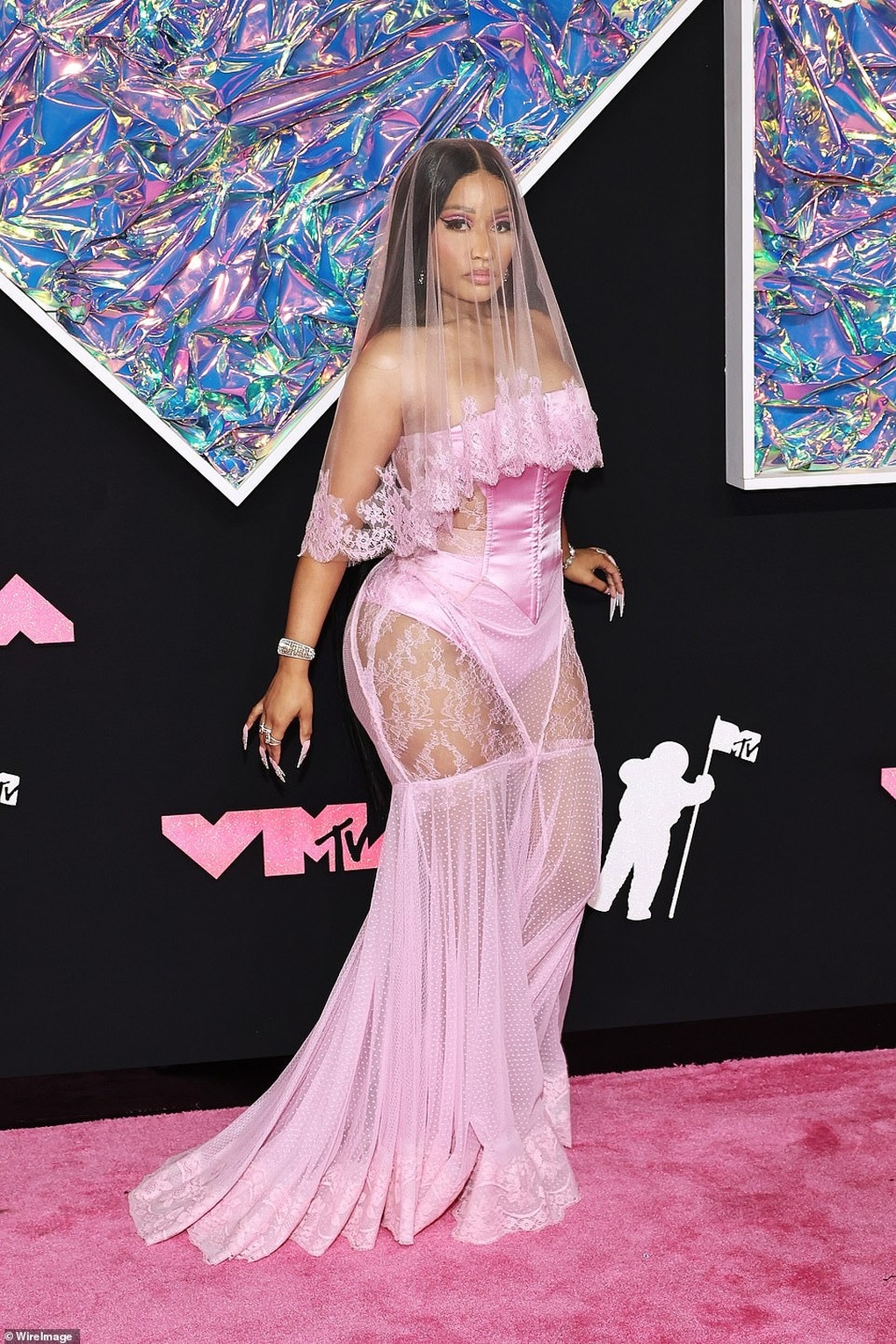 Những ngôi sao ăn vận táo bạo nhất lễ trao giải MTV Video Music Awards - 4 Những ngôi sao ăn vận táo bạo nhất lễ trao giải MTV Video Music Awards - 4