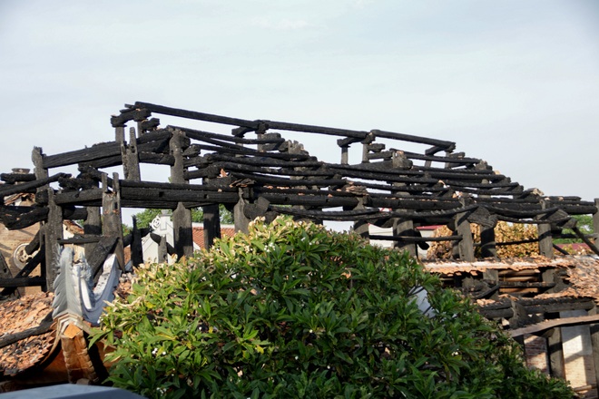 Hà Nội: Ngôi Tam bảo bằng gỗ lim hàng chục tỷ hóa than sau đêm hỏa hoạn - 15