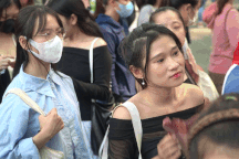 Thảo Cầm Viên chật kín người trong ngày giỗ Tổ Hùng Vương