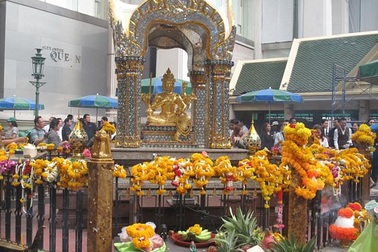 Đền Erawan vẫn hút du khách sau vụ đánh bom