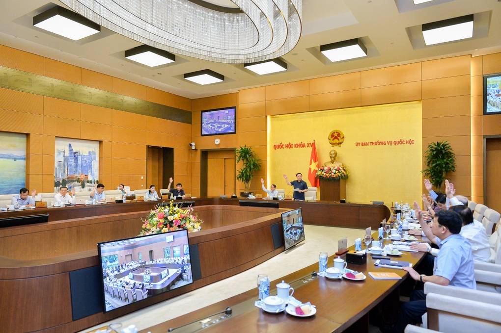 Chủ tịch Quốc hội: Sớm nghiên cứu VAT, thuế tiêu thụ đặc biệt xăng dầu - 1 Chủ tịch Quốc hội: Sớm nghiên cứu VAT, thuế tiêu thụ đặc biệt xăng dầu - 1