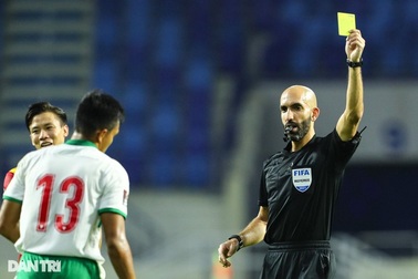 Dân mạng Việt "làm loạn" Facebook trọng tài chính trận đấu gặp Indonesia