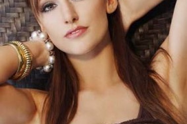 Hoa hậu Anh trở lại quân ngũ