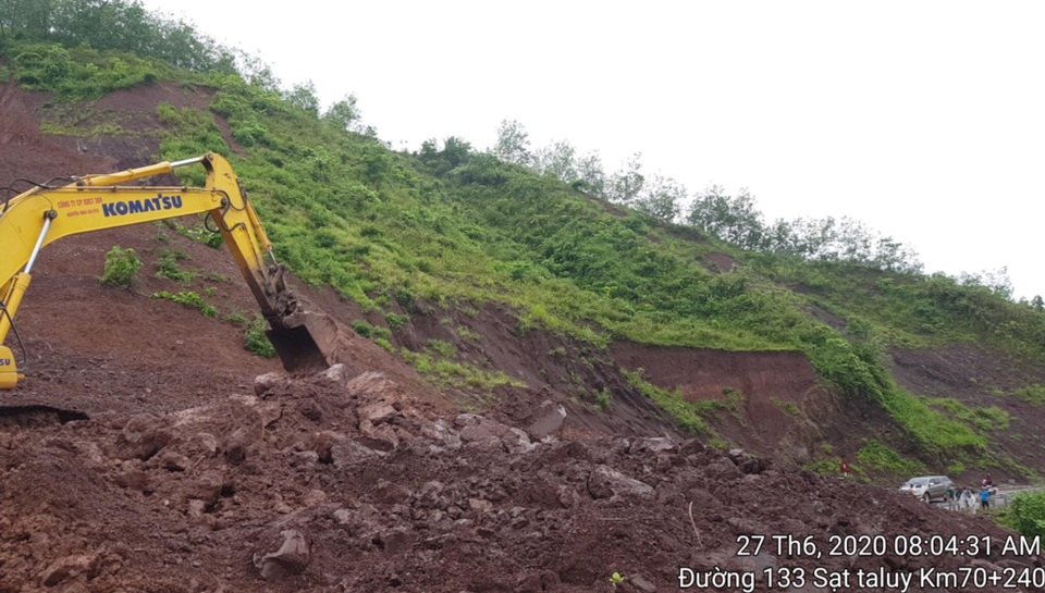84.000 m3 đất đá vùi lấp tuyến đường ở Lai Châu - 1 84.000 m3 đất đá vùi lấp tuyến đường ở Lai Châu - 1