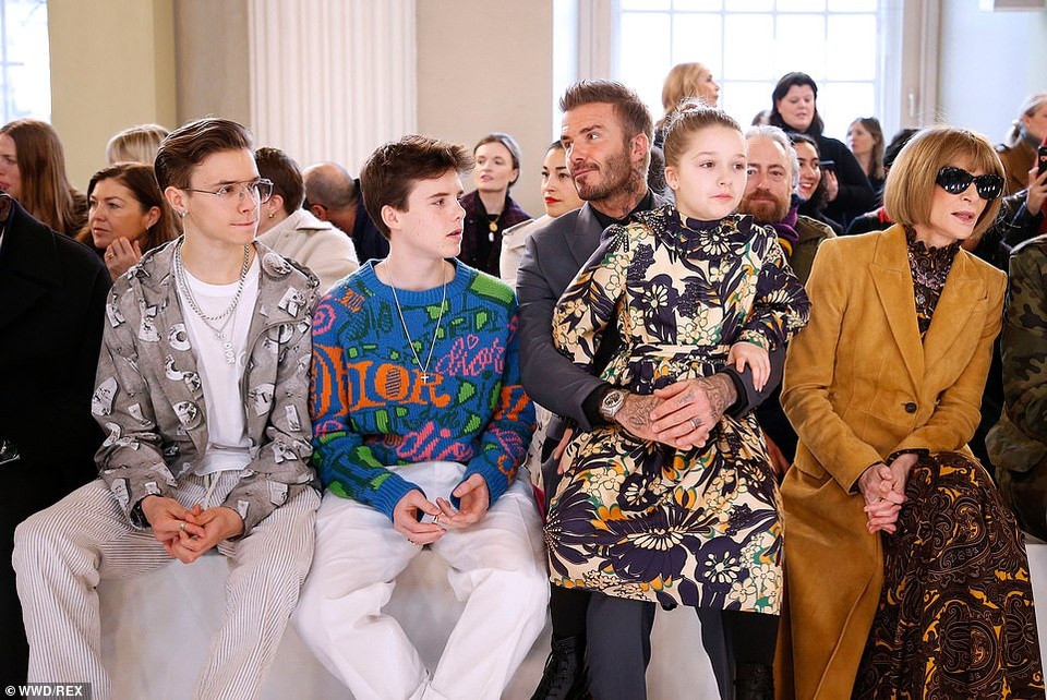 David Beckham đưa các con dự buổi ra mắt bộ sưu tập mới của Victoria - 10 David Beckham đưa các con dự buổi ra mắt bộ sưu tập mới của Victoria - 10