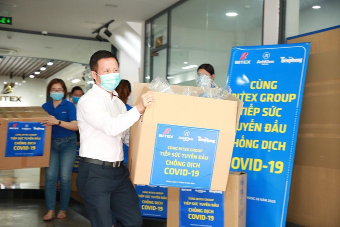 TP. HCM: Tập đoàn BITEX tặng 2.000 bộ bảo hộ y tế cho Đà Nẵng, Quảng Nam - Ảnh 1. TP. HCM: Tập đoàn BITEX tặng 2.000 bộ bảo hộ y tế cho Đà Nẵng, Quảng Nam - Ảnh 1.