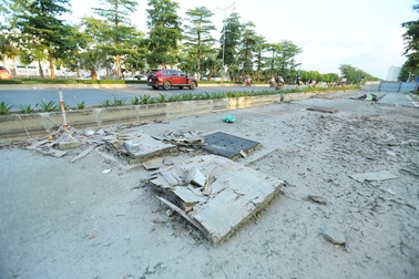 Nhếch nhác, nhem nhuốc trên đại lộ nghìn tỷ giữa thủ đô