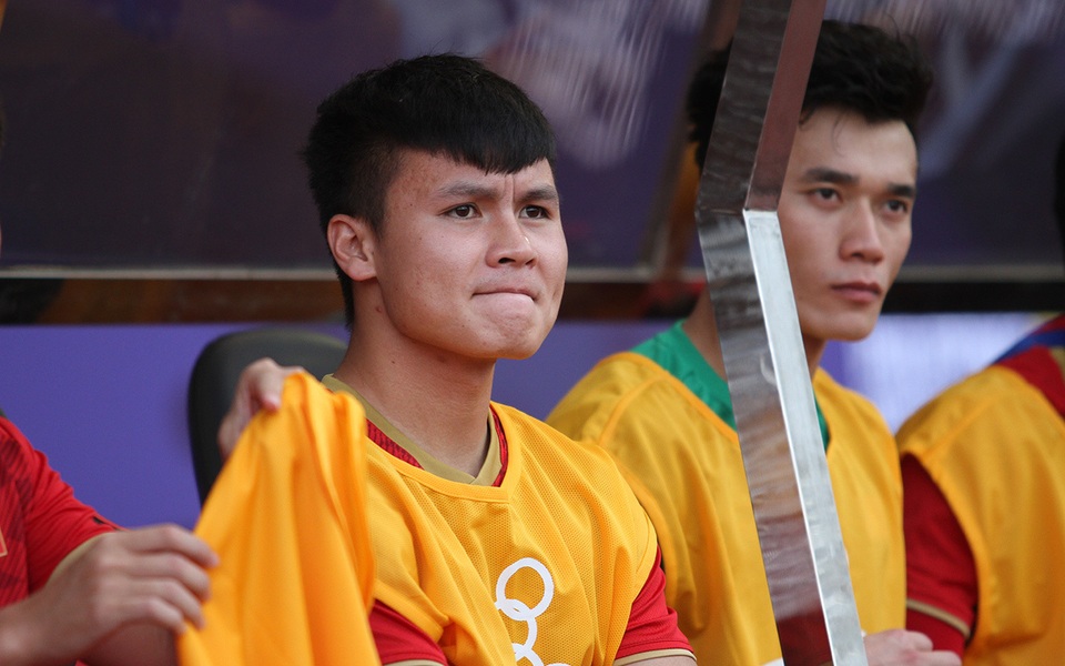 Quang Hải đăm chiêu nhìn đội nhà bị U22 Thái Lan dẫn bàn - 1 Quang Hải đăm chiêu nhìn đội nhà bị U22 Thái Lan dẫn bàn - 1