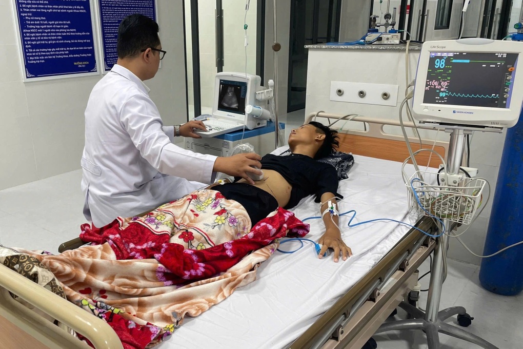 Chuyên gia đến nơi xa nhất TPHCM kịp thời cứu nam sinh chấn thương nặng - 1 Chuyên gia đến nơi xa nhất TPHCM kịp thời cứu nam sinh chấn thương nặng - 1