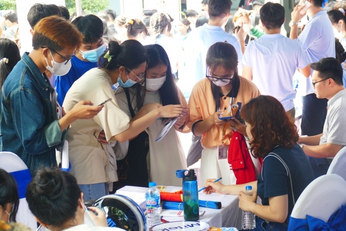 Tại Ngày hội, các doanh nghiệp tuyển dụng các ngành nghề như: Công nghệ thông tin, bán hàng, điện, điện tử, xây dựng, kinh tế - tài chính, du lịch - nhà hàng - khách sạn…