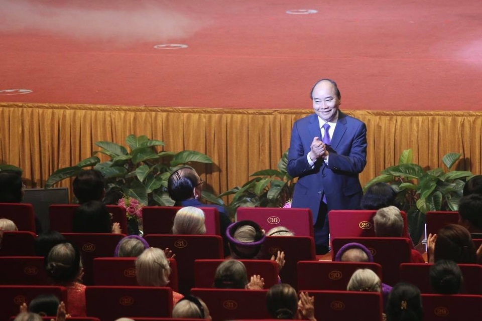 “Dân tộc tôi khi đứng dậy làm người là đứng theo dáng Mẹ!” - 10 “Dân tộc tôi khi đứng dậy làm người là đứng theo dáng Mẹ!” - 10