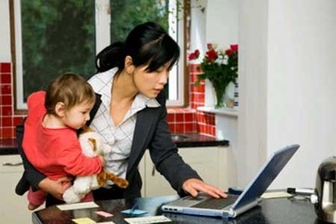 Có nên học văn bằng hai khi phải đi làm 10 tiếng/ngày?