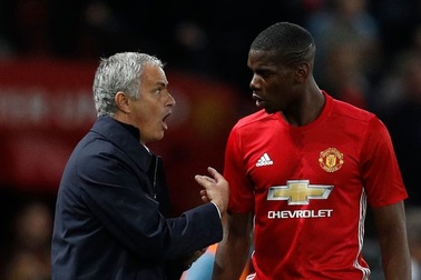 Mourinho phát bực vì thói “thích làm màu” của Pogba