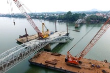 Toàn cảnh ngày đầu tiên trục vớt cầu Ghềnh