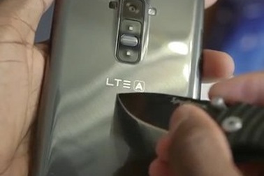 Video trải nghiệm thực tế khả năng làm mờ vết xước trên G Flex