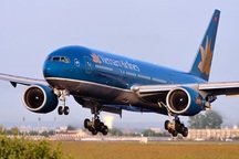 Sau Nội Bài, tới máy bay ở Tân Sơn Nhất bị chiếu đèn laser