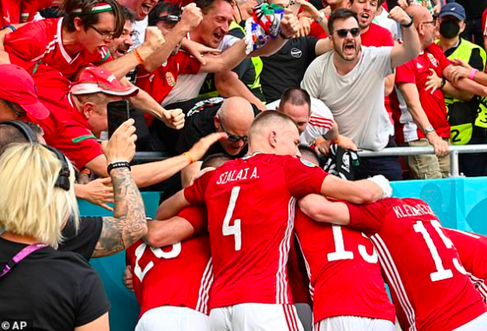 Bầu không khí rực lửa trên sân Puskas Arena trong ngày Hungary hòa Pháp - 10 Bầu không khí rực lửa trên sân Puskas Arena trong ngày Hungary hòa Pháp - 10