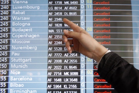 Hàng không châu Âu tiếp tục khốn đốn vì tro bụi
