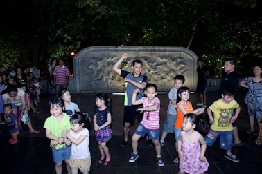 Tự Long, Thái Thuỳ Linh cũng nhảy Gangnam Style