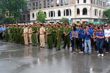 Phát động tháng an toàn giao thông phục vụ Đại lễ