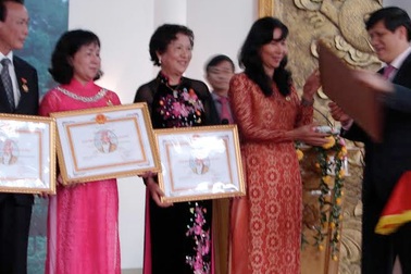 Niềm vui bất ngờ của nữ kỹ thuật viên “đảm việc nước, giỏi việc nhà”