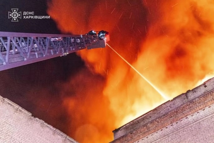 Nga xác nhận tấn công tên lửa siêu vượt âm vào Ukraine - 1