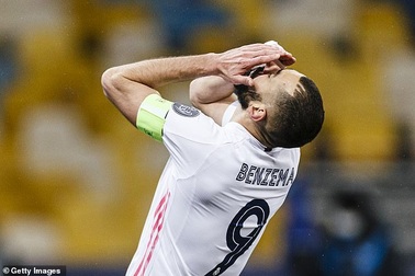 Sau trận thua sốc, kịch bản nào để Real Madrid đi tiếp ở Champions League?