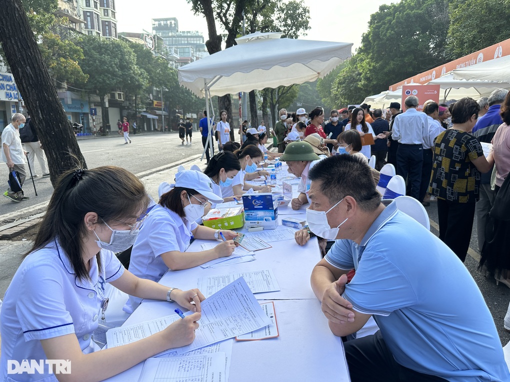 Việt Nam ghi nhận hơn 26.000 ca ung thư phổi mỗi năm, nam mắc gấp 3 lần nữ - 2 Việt Nam ghi nhận hơn 26.000 ca ung thư phổi mỗi năm, nam mắc gấp 3 lần nữ - 2
