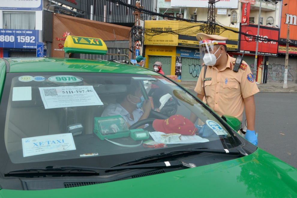 Công an TPHCM hướng dẫn sử dụng giấy đi đường mẫu mới - 2 Công an TPHCM hướng dẫn sử dụng giấy đi đường mẫu mới - 2
