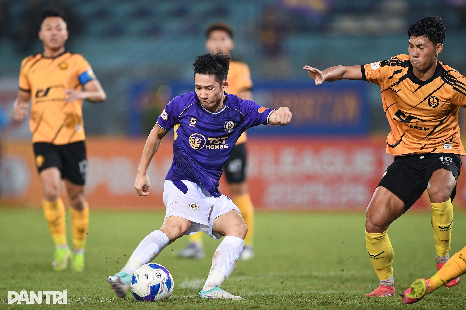 Khoảnh khắc chói sáng của ngoại binh mang 3 điểm quý giá về cho Hà Nội FC - 9 Khoảnh khắc chói sáng của ngoại binh mang 3 điểm quý giá về cho Hà Nội FC - 9