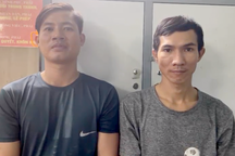 Tạm giữ 2 thanh niên chặn đường, đập phá xe khách ở TPHCM