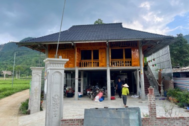 Người dân xã Minh Xuân: "Chúng tôi rất phấn khởi khi được nhận nhà mới"