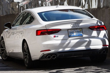 Audi triệu hồi hàng loạt xe do lỗi túi khí