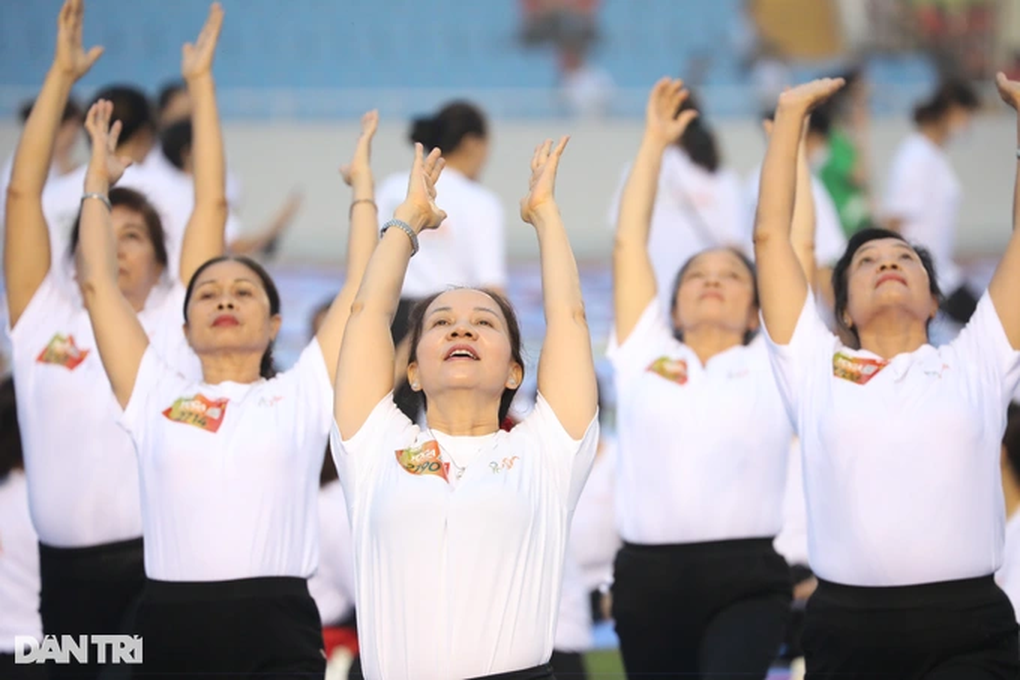 Tranh cãi chuyện nằm giữa đường tập yoga: Rèn luyện sức khỏe hay sống ảo? - 3 Tranh cãi chuyện nằm giữa đường tập yoga: Rèn luyện sức khỏe hay sống ảo? - 3