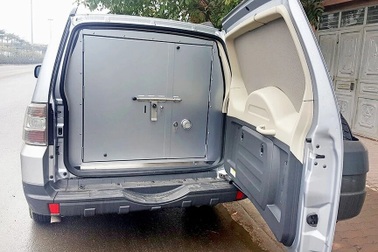 Ngân hàng rao bán 22 ô tô chở tiền, giá từ hơn 55 triệu đồng/chiếc