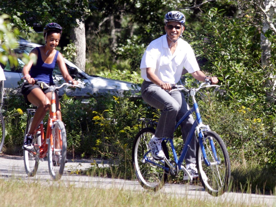Rời Nhà Trắng, thu nhập khủng của cựu Tổng thống Obama đến từ đâu? - 11 Rời Nhà Trắng, thu nhập khủng của cựu Tổng thống Obama đến từ đâu? - 11