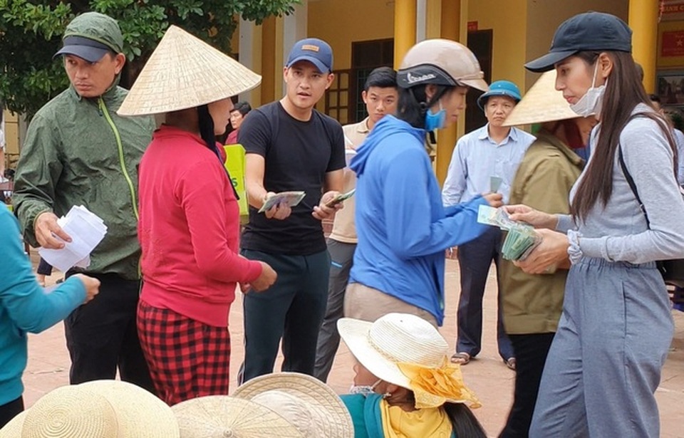 Sau nhiều sóng gió đời tư, Hồ Ngọc Hà, Thu Quỳnh, Quế Vân tim vui trở lại - 13 Sau nhiều sóng gió đời tư, Hồ Ngọc Hà, Thu Quỳnh, Quế Vân tim vui trở lại - 13
