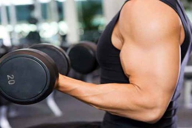 Vì sao không nên tập tạ hằng ngày?