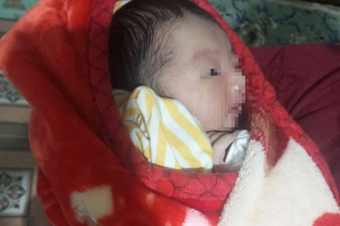 Phát hiện bé trai sơ sinh kèm mảnh giấy nhờ nuôi hộ