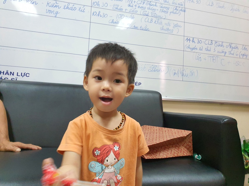 Bạn đọc giúp đỡ mẹ đơn thân tật nguyền chăm con viêm não hơn 285 triệu đồng - 3 Bạn đọc giúp đỡ mẹ đơn thân tật nguyền chăm con viêm não hơn 285 triệu đồng - 3