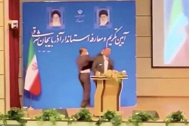 Thống đốc Iran bị kẻ quá khích tát vào mặt trong lễ nhậm chức