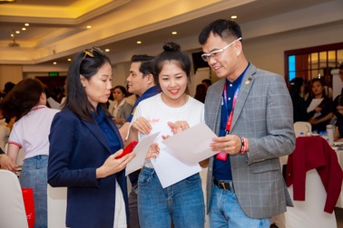 Đào tạo tư vấn viên chất lượng để thực hiện tốt vai trò cầu nối với khách hàng